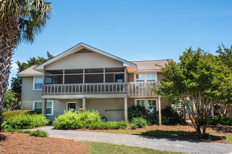 400 Merritt Blvd, Isle Of Palms, SC 29451