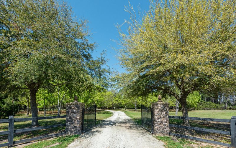 1260 Martins Point Rd, Wadmalaw Island, SC 29487