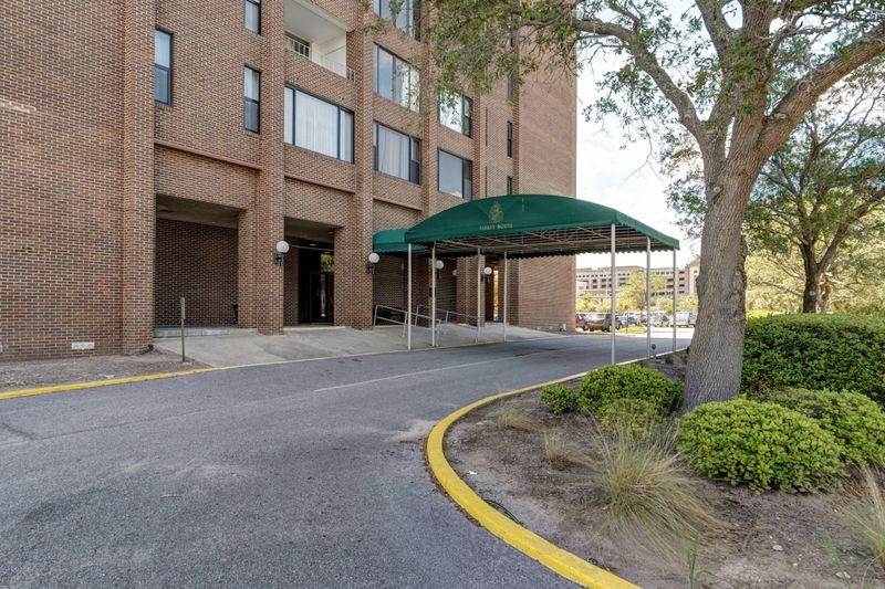 14 Lockwood Dr #8-H, Charleston, SC 29401