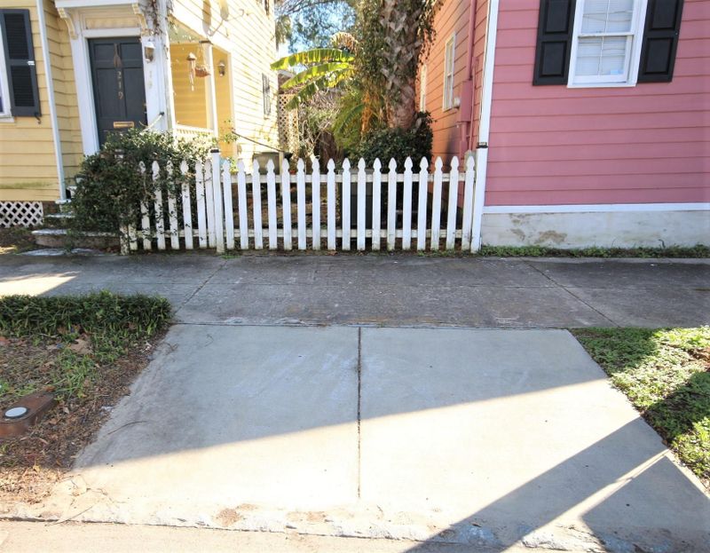 219 Fishburne St, Charleston, SC 29403