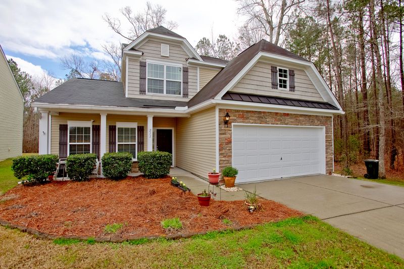 211 Post Oak Ct, Moncks Corner, SC 29461