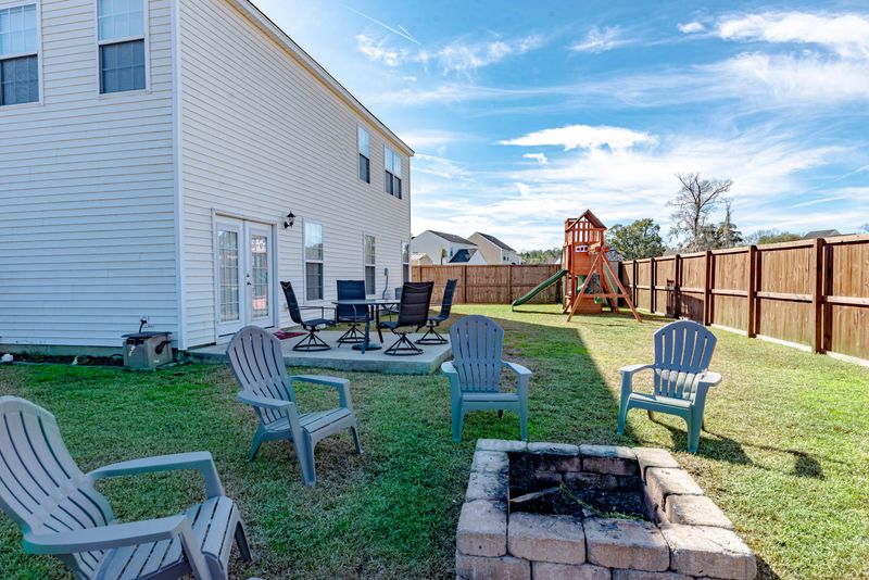 564 English Oak Cir, Moncks Corner, SC 29461