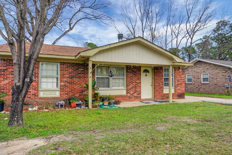 558 Orangeburg Rd, Summerville, SC 29483