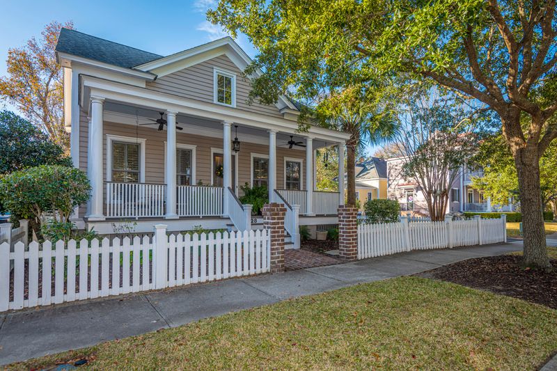 28 Sowell St, Mount Pleasant, SC 29464