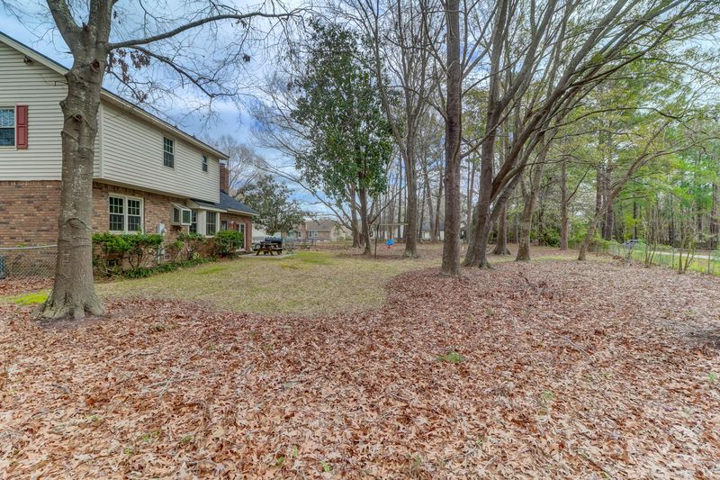 102 Milton Ct, Goose Creek, SC 29445