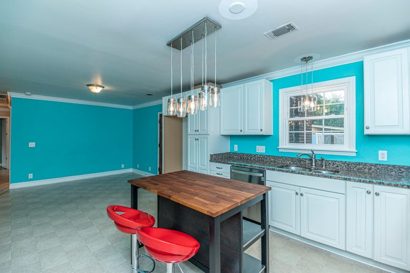 1852 Cheshire Dr, Charleston, SC 29412