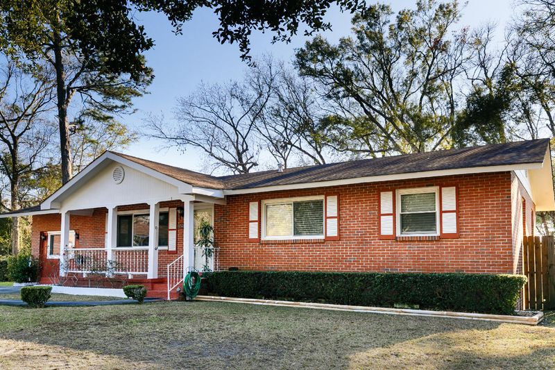1 Plainfield Dr, Charleston, SC 29407