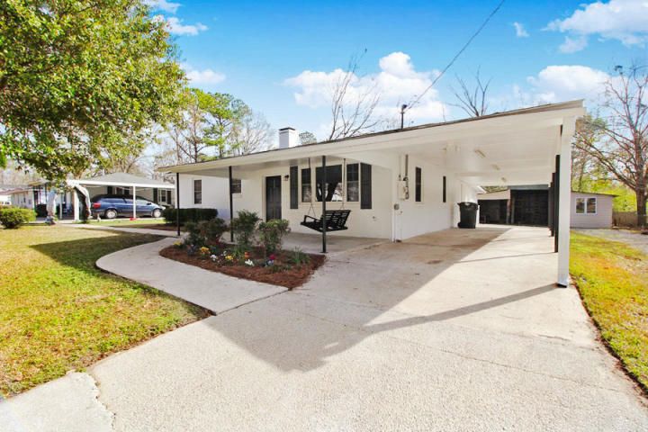 215 Dogwood Ave, Goose Creek, SC 29445
