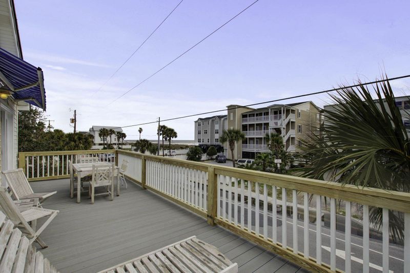 116 E Arctic Ave, Folly Beach, SC 29439