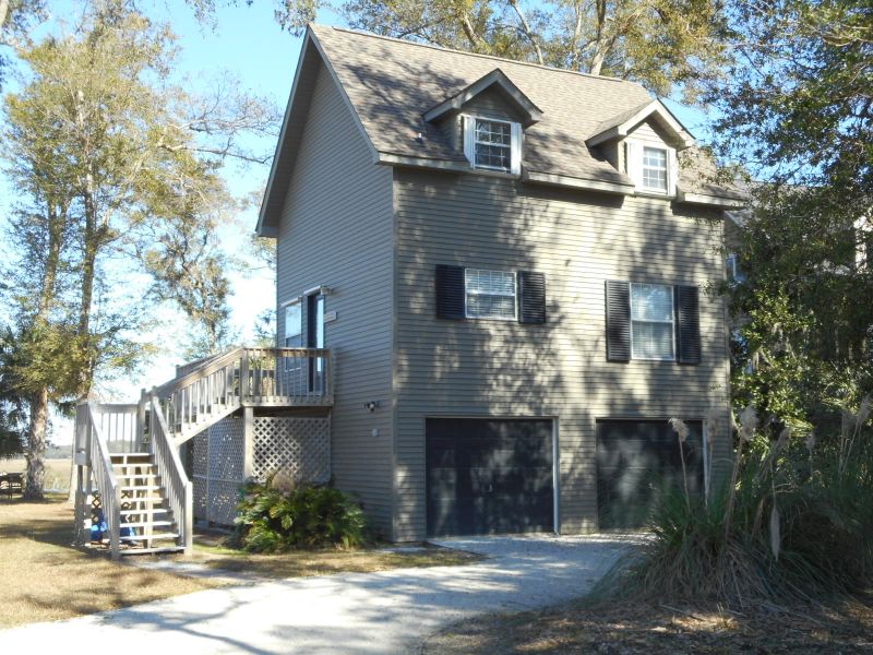 8912 Palmetto Rd, Edisto Island, SC 29438