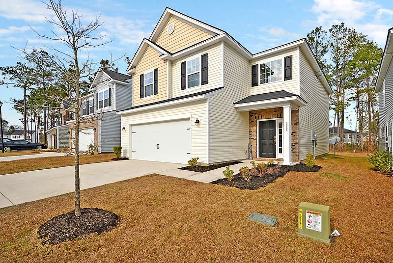 222 Lazy River Ln, Moncks Corner, SC 29461