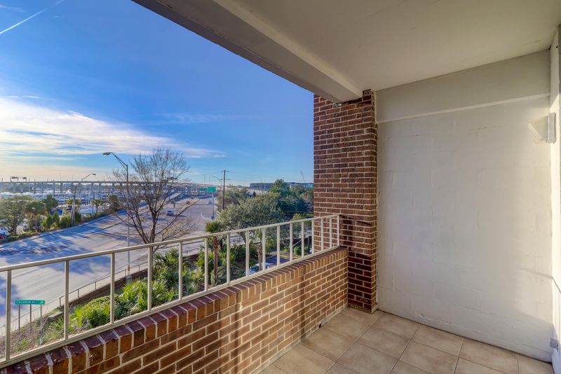 14 Lockwood Dr #2-L, Charleston, SC 29401