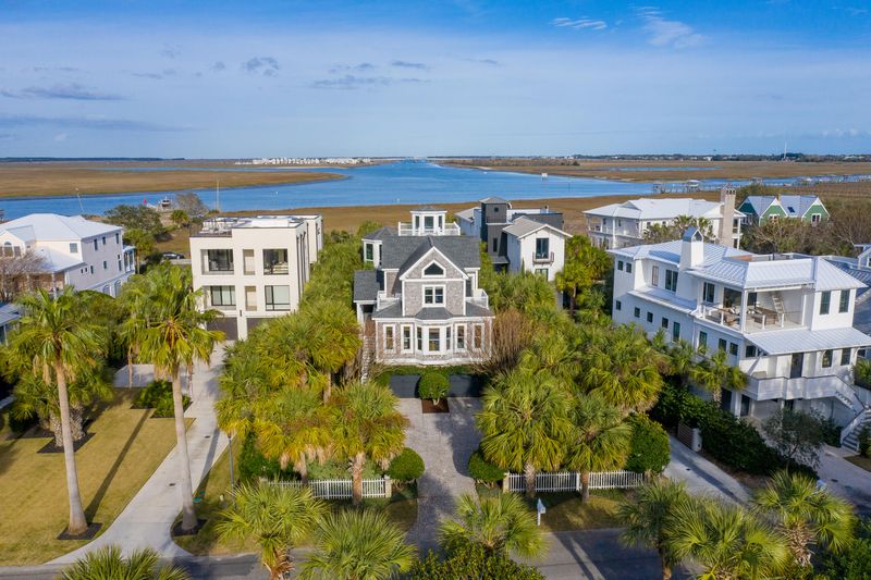 914 Middle St, Sullivans Island, SC 29482