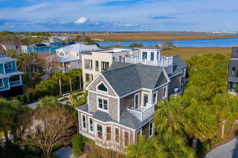 914 Middle St, Sullivans Island, SC 29482