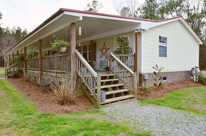 135 Khrazy Farm Ln, Saint Stephen, SC 29479