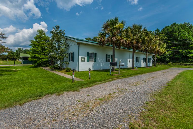 7796 White Point Rd, Hollywood, SC 29449