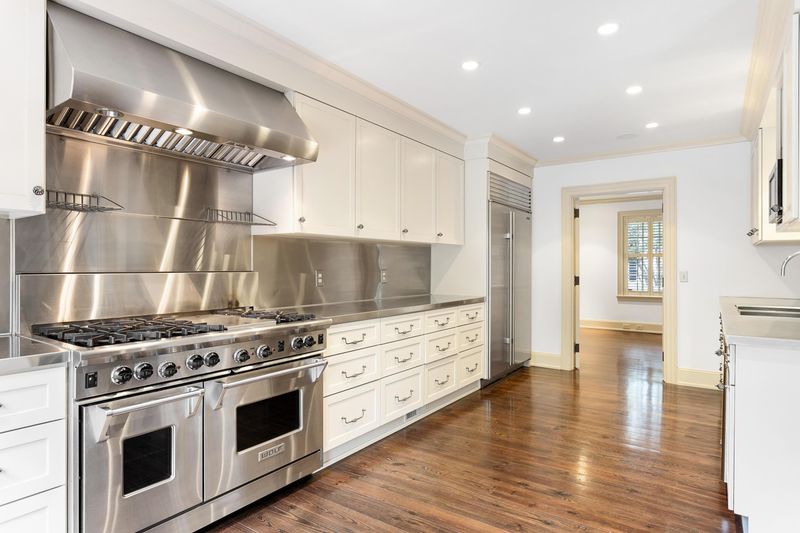 100 East Bay St, Charleston, SC 29401