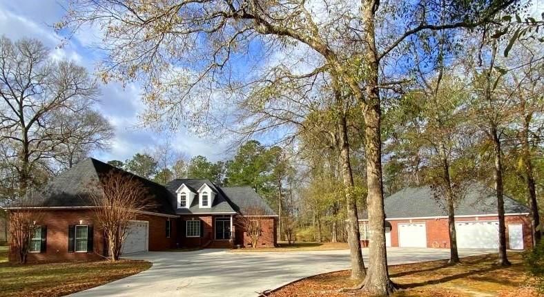 300 Country Club Blvd, Saint George, SC 29477