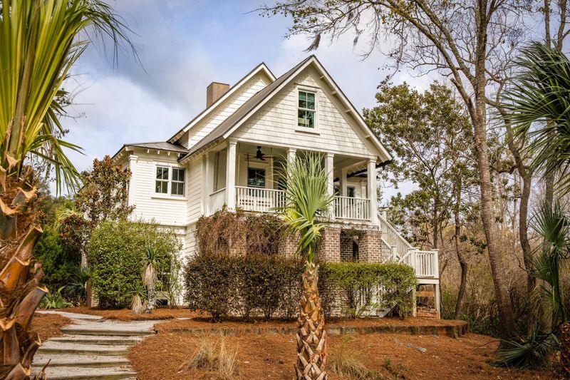 601 Barbados Dr, Charleston, SC 29492