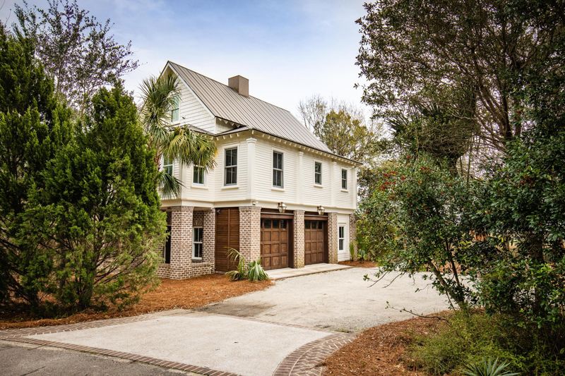 601 Barbados Dr, Charleston, SC 29492