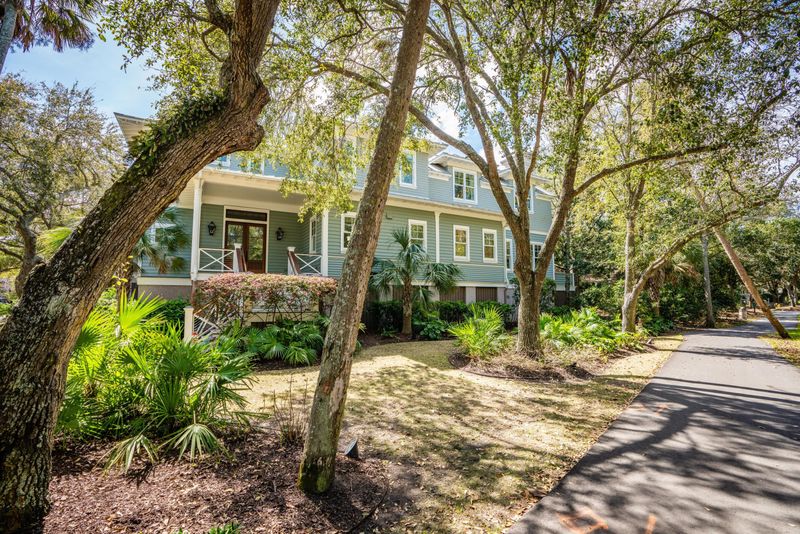 1 Dolphin Row, Isle Of Palms, SC 29451