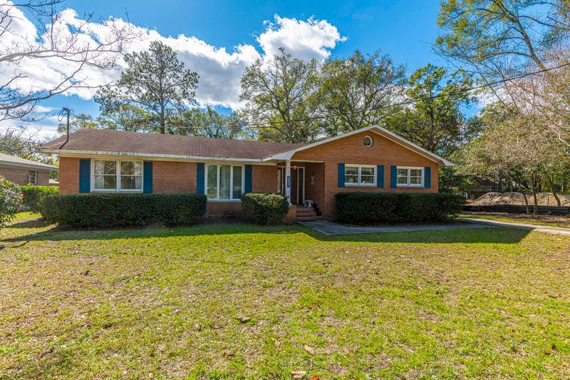 221 7th Ave, Mount Pleasant, SC 29464