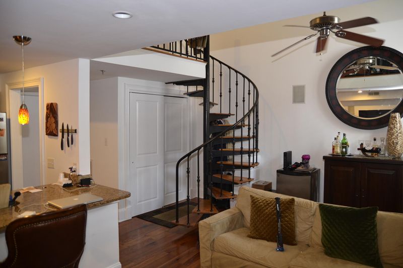 377 King St #208, Charleston, SC 29401
