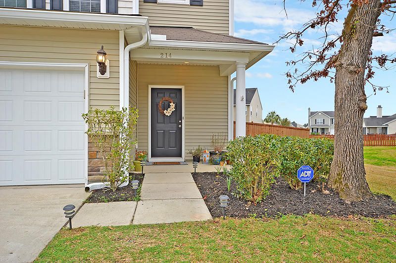 214 Old Carolina Dr, Goose Creek, SC 29445