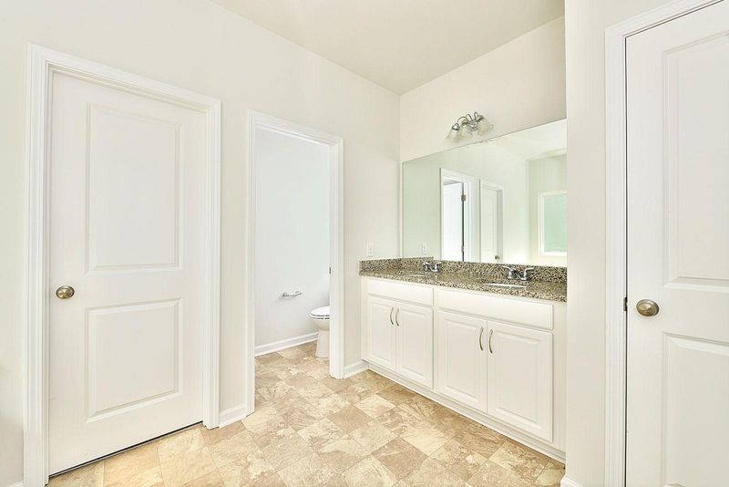 100 Oldenburg Dr, Summerville, SC 29486