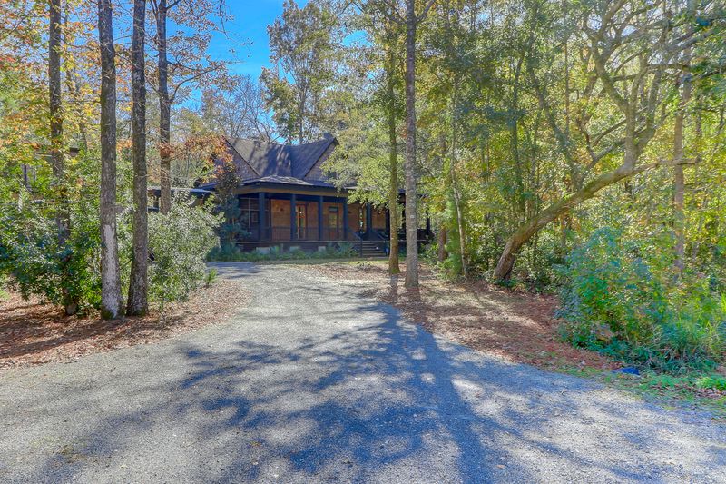 10199 Old Georgetown Rd, Mcclellanville, SC 29458