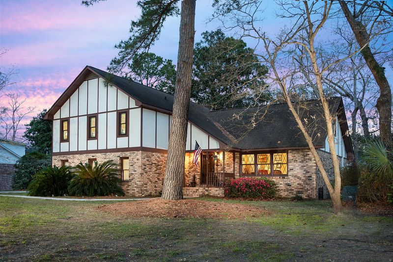 634 E Hobcaw Dr, Mount Pleasant, SC 29464