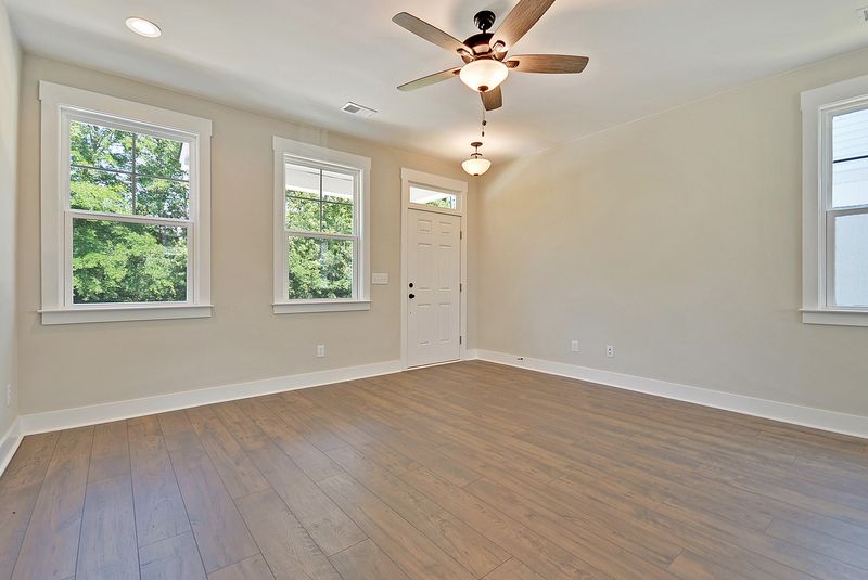 3972 Hillyard St, North Charleston, SC 29405