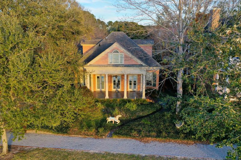 29 Eastlake Rd, Mount Pleasant, SC 29464
