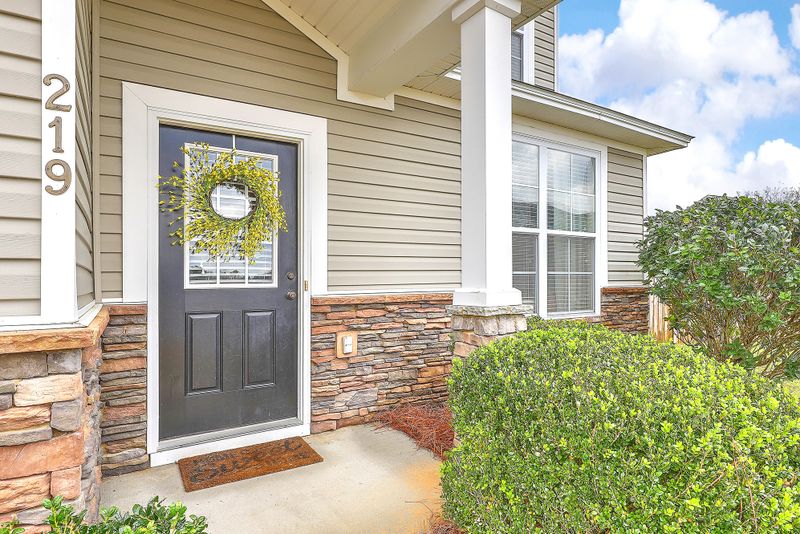 219 Summer View Rd, Summerville, SC 29486