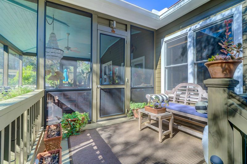 214 E Cooper Ave, Folly Beach, SC 29439