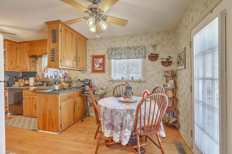 416 Bonneau St, Bonneau, SC 29431