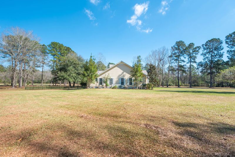 660 W Butternut Rd, Summerville, SC 29483