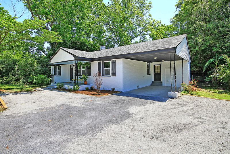 2083 Maybank Hw, Charleston, SC 29412