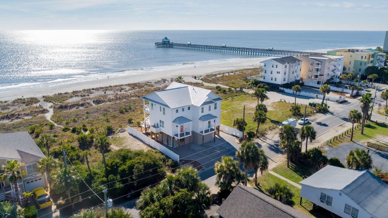 207 E Arctic Ave, Folly Beach, SC 29439