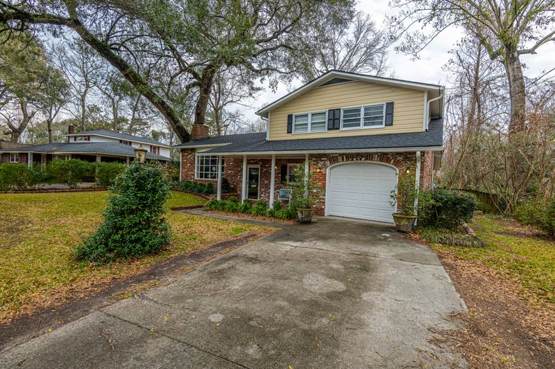 5808 Lakeview Dr, Hanahan, SC 29410