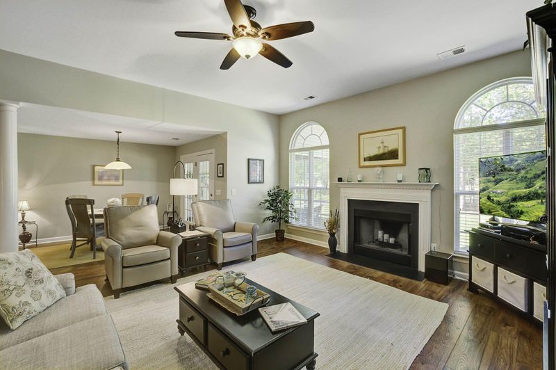9444 Harroway Rd, Summerville, SC 29485