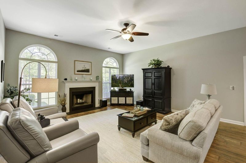 9444 Harroway Rd, Summerville, SC 29485