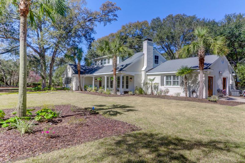 223 Molasses Ln, Mount Pleasant, SC 29464