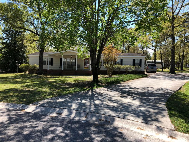 527 Midway Ct, Moncks Corner, SC 29461