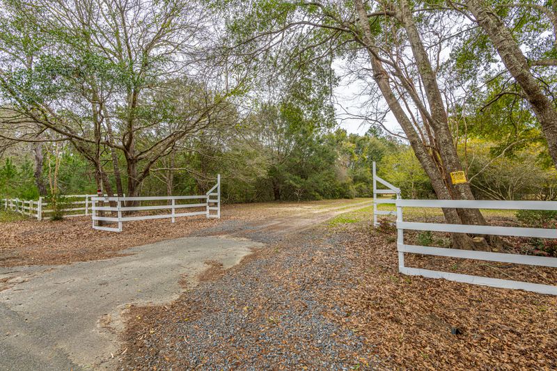 7997 Doar Rd, Awendaw, SC 29429