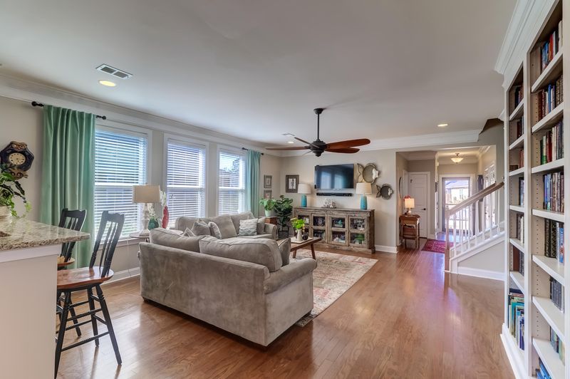 526 Mcenery Al, Charleston, SC 29412