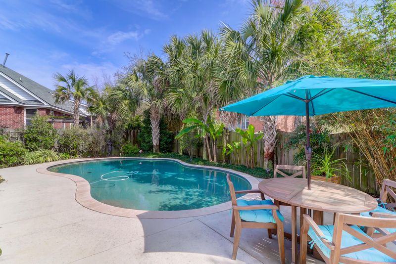 658 Lake Frances Dr, Charleston, SC 29412