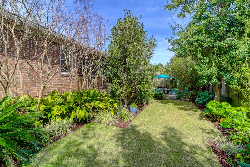 658 Lake Frances Dr, Charleston, SC 29412