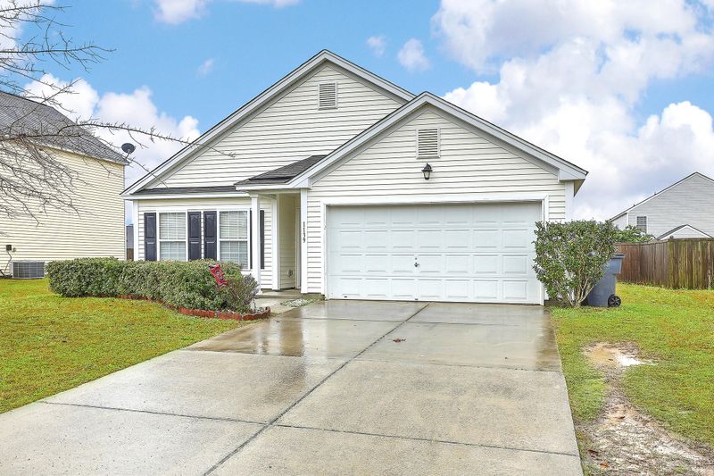 1139 Moss Grove Dr, Moncks Corner, SC 29461