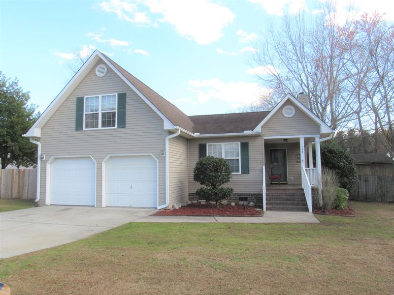 142 Kingsbridge Dr, Goose Creek, SC 29445